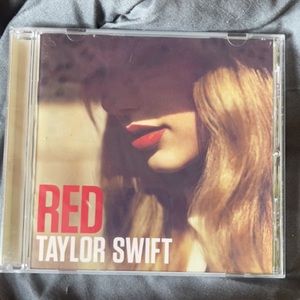 TAYLOR SWIFT — RED CD  perfect condition cd works perfectly case is perfect.